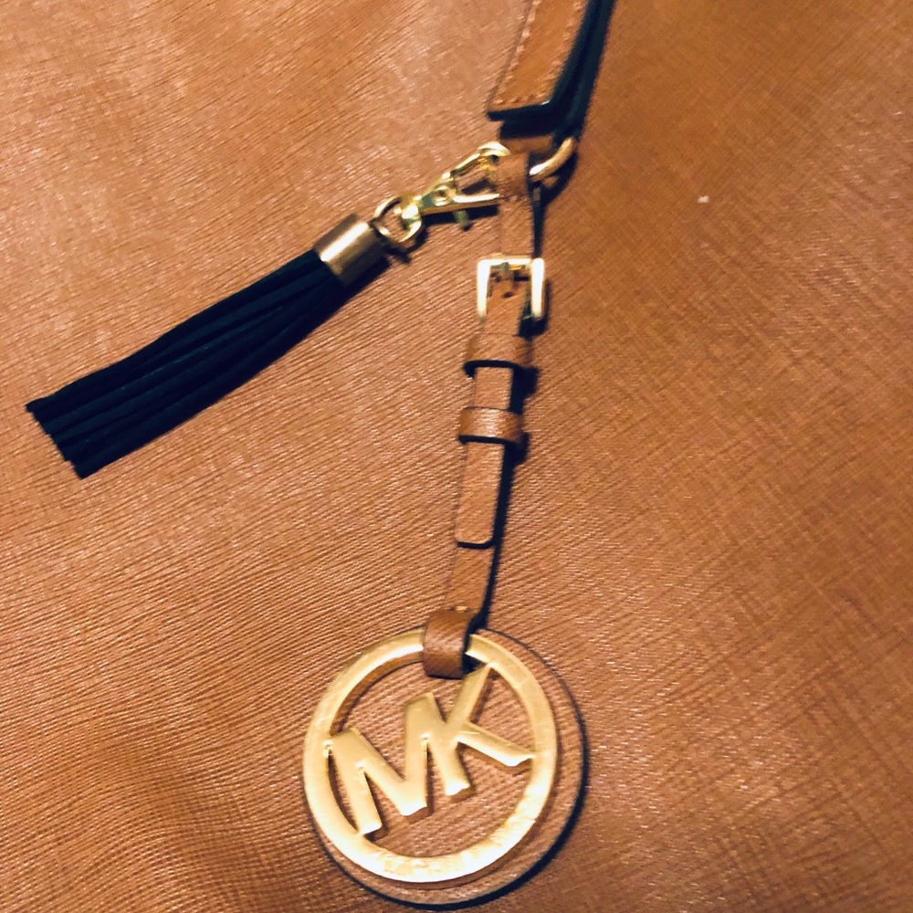 Michael Kors Medium Jet Set Saffiano Tote Bag - Picture 2 of 9
